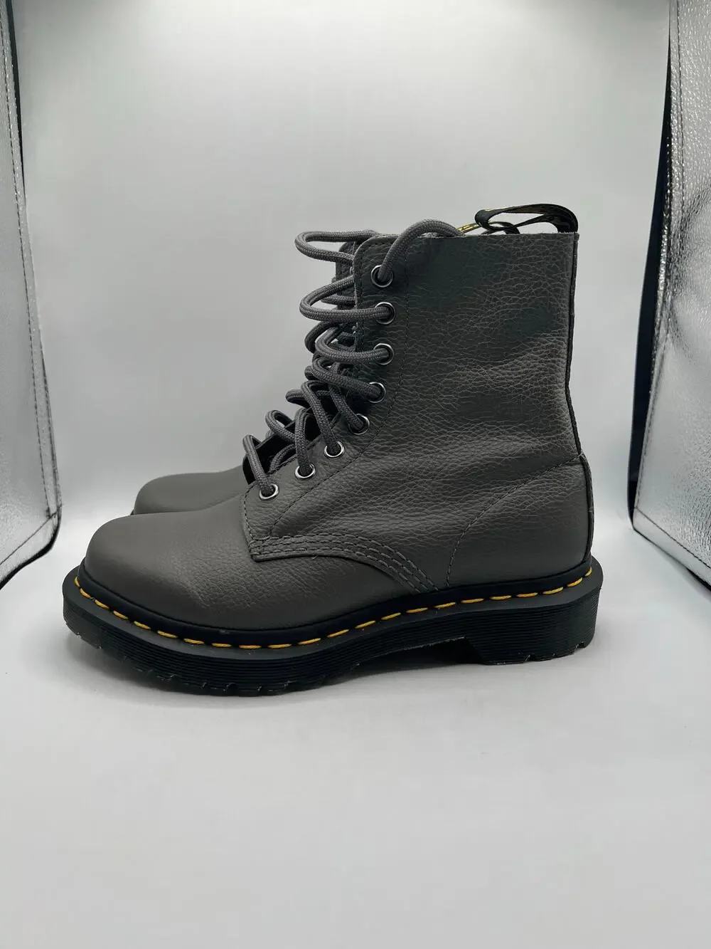 Dr. Martens Gray Leather Combat Boots Lace-Up Round Toe Womens Pebble leather
